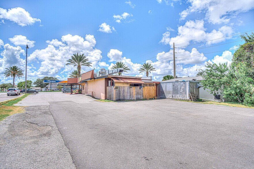 More Photos Of 2017 S Ridgewood Ave, South Daytona Restaurant For Sale