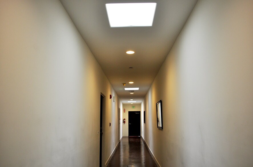 More Photos Of 7494 Santa Monica Blvd, West Hollywood Office For Lease