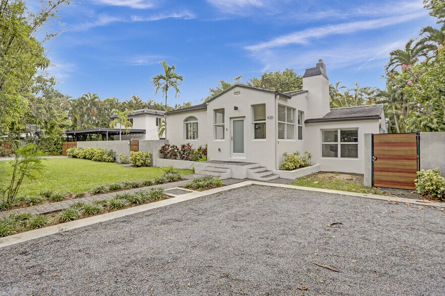 More Photos Of 430 Ne 121st St, Biscayne Park Movie Radio TVStudio For Sale