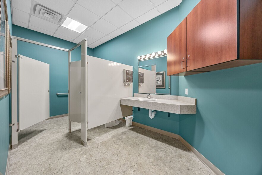 More Photos Of 3414 Mount Vernon Rd SE, Cedar Rapids Office For Sale