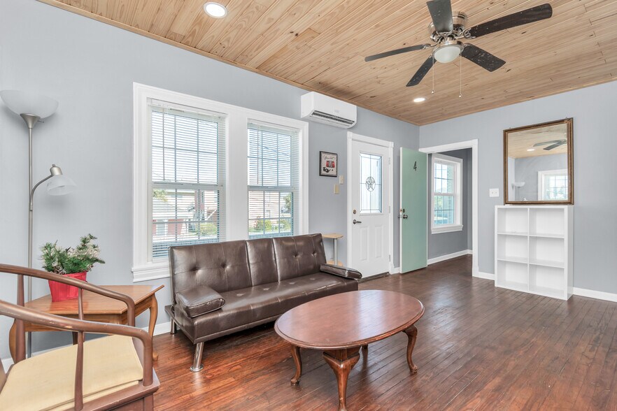 More Photos Of 915 8th St, Galveston Apartments For Sale