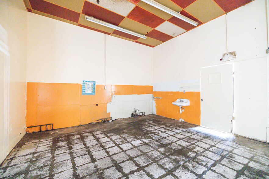 More Photos Of 716 N 12th St, Murray General Retail For Lease