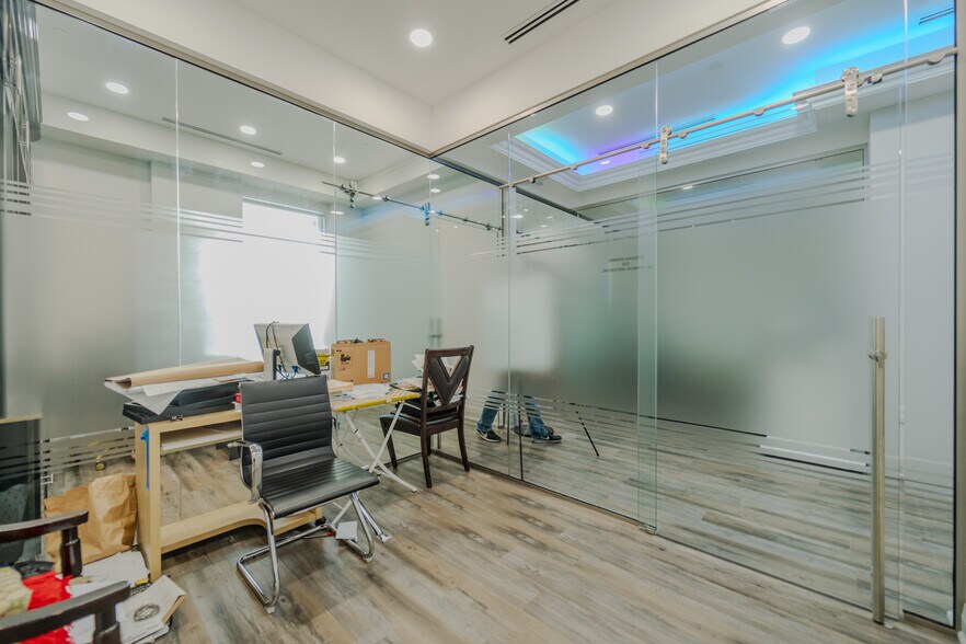 More Photos Of 3465 Platinum Dr, Mississauga Storefront Retail Office For Sale