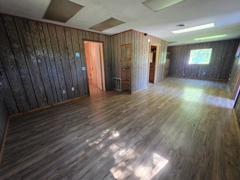 More Photos Of N12757 Rindahl Valley Rd, Osseo Warehouse For Lease