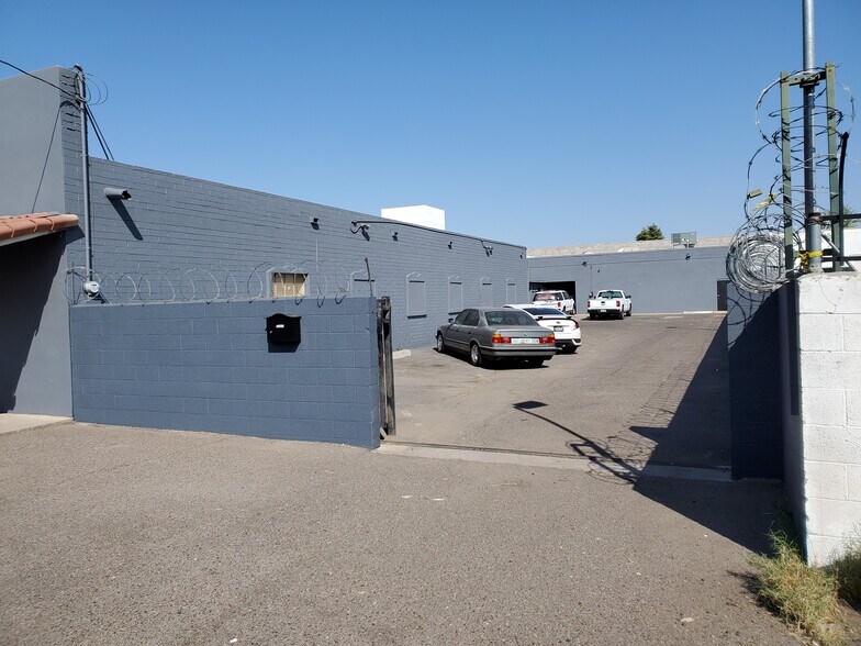 More Photos Of 1637-1639 N 40th St, Phoenix Warehouse For Lease