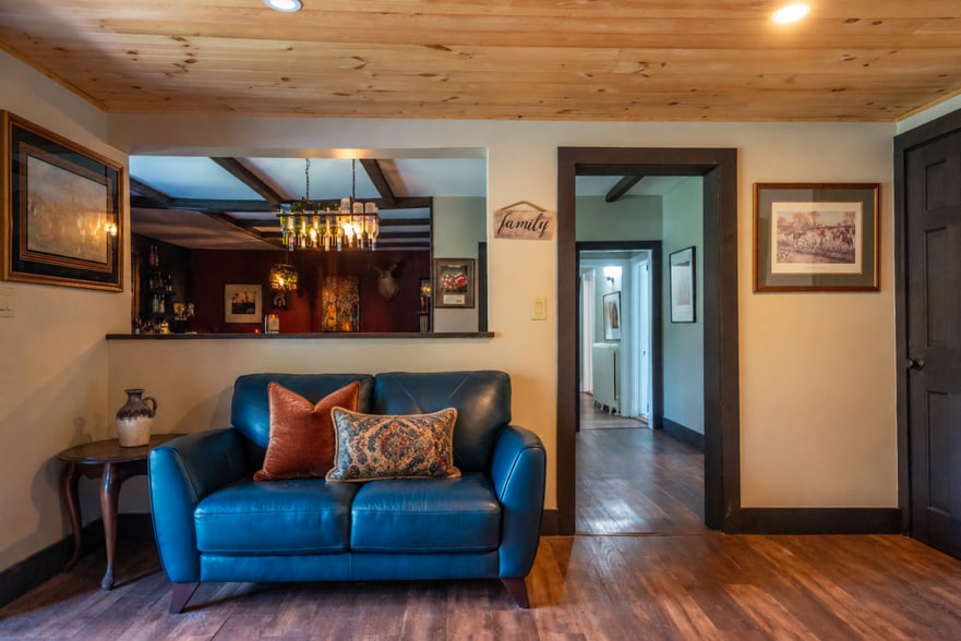 More Photos Of 770 John Shultis Rd, Denver Specialty For Sale