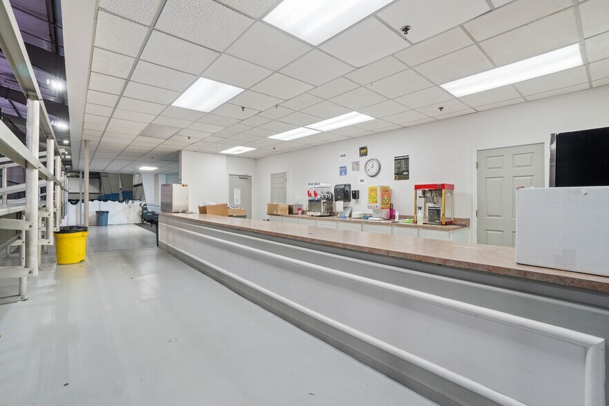 More Photos Of 10850 W Laraway Rd, Frankfort General Retail For Lease