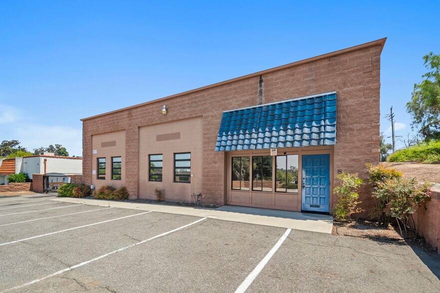 More Photos Of 501 Industrial Way, Fallbrook Manufacturing For Lease