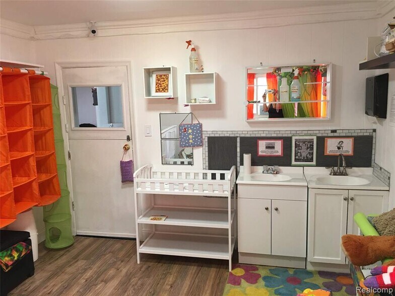 More Photos Of 4430 Elizabeth Lake Rd, Waterford Daycare Center For Sale