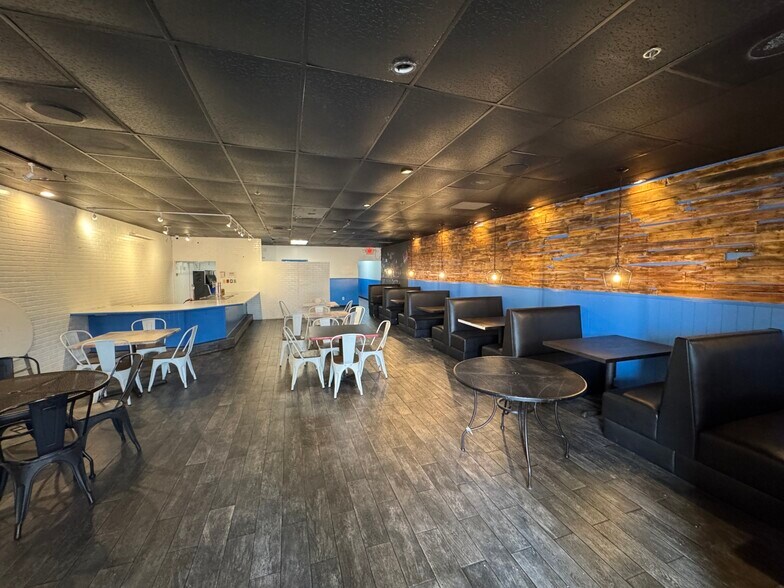 More Photos Of 6001-6197 SE Federal Hwy, Stuart Unknown For Lease