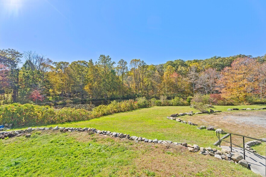 More Photos Of 497 Winthrop Rd, Deep River Restaurant For Sale