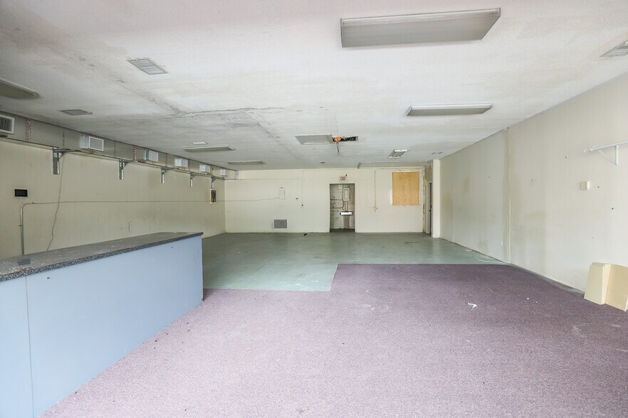 More Photos Of 2803 NW 6th St, Gainesville Freestanding For Lease