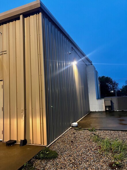 More Photos Of 530 W Main St, Hugo Freestanding For Lease