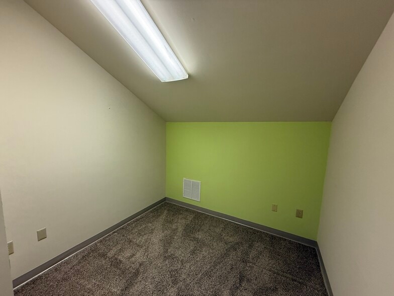 More Photos Of 403 Chatham Sq, Fredericksburg Office For Sale