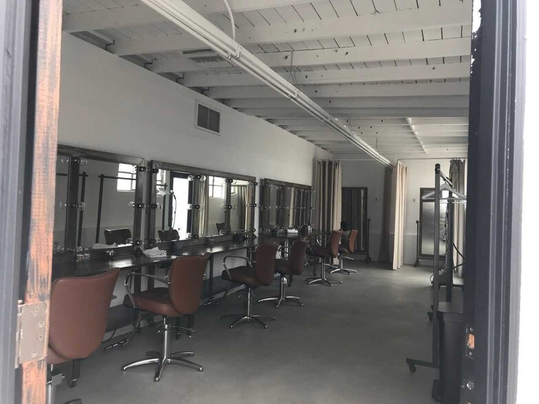 More Photos Of 4851-4853 W Jefferson Blvd, Los Angeles Loft Creative Space For Lease