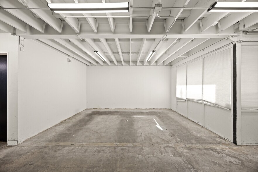 More Photos Of 2702 Saint Louis Ave, Signal Hill Warehouse For Lease