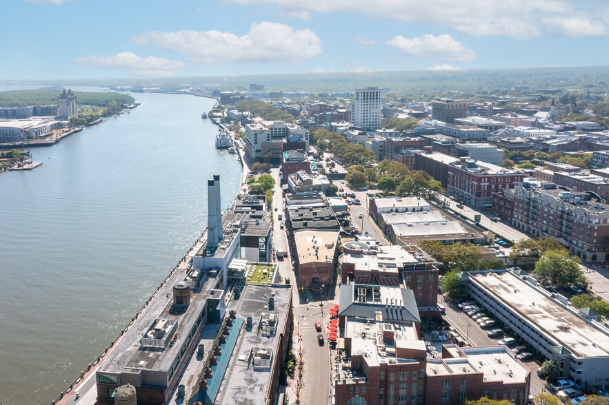 More Photos Of 313 W River St, Savannah Freestanding For Lease