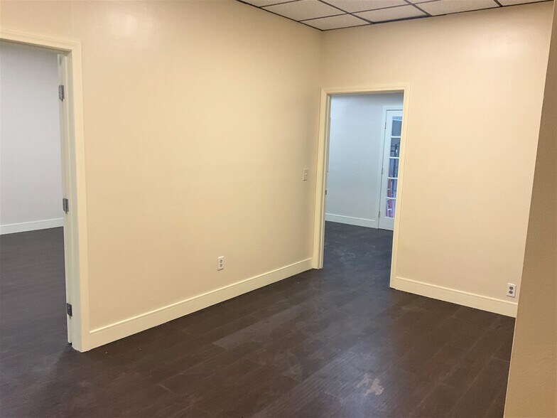 More Photos Of 1329-1399 E 28th St, Signal Hill Warehouse For Sale