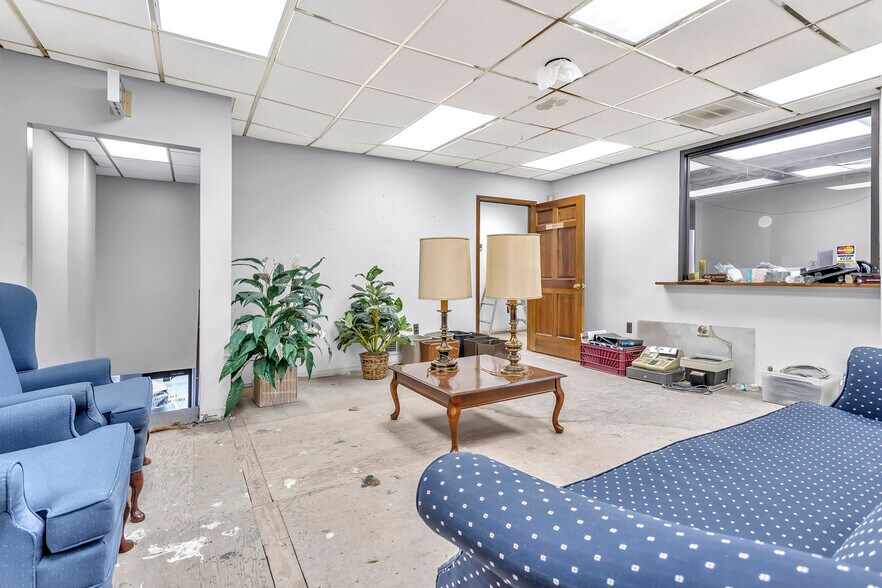 More Photos Of 110-112 N Wood Ave, Linden Storefront Retail Office For Lease