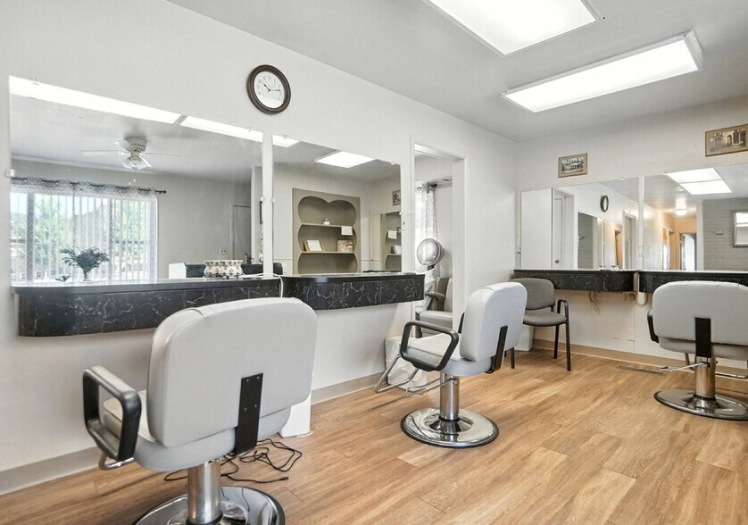 More Photos Of 5402-5404 N Main St, Dayton Office For Sale