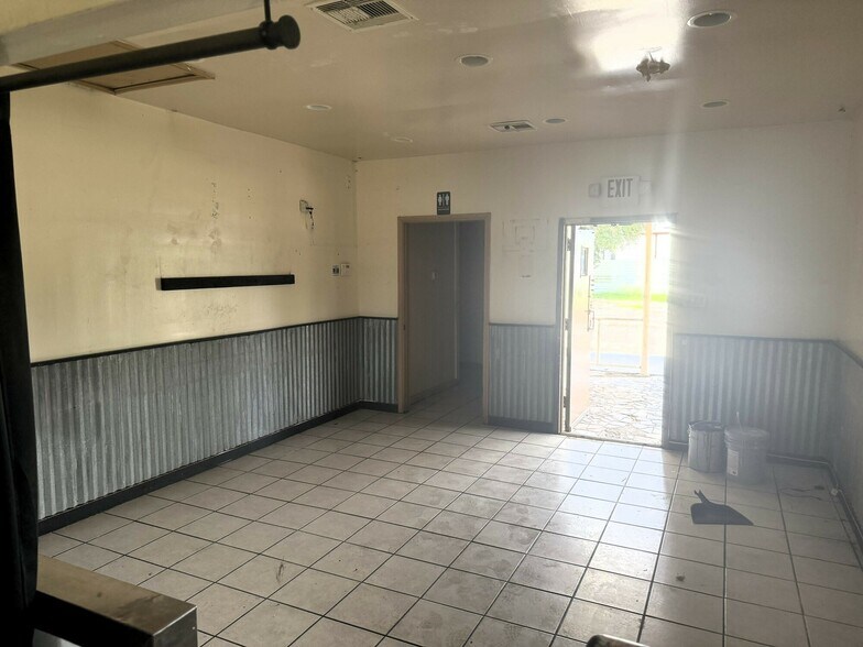 More Photos Of 5740 S Wayside Dr, Houston Restaurant For Lease