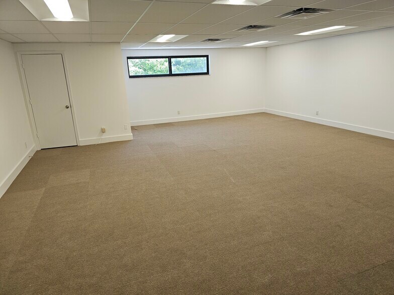 More Photos Of 1399 N Killian Dr, Lake Park Warehouse For Lease