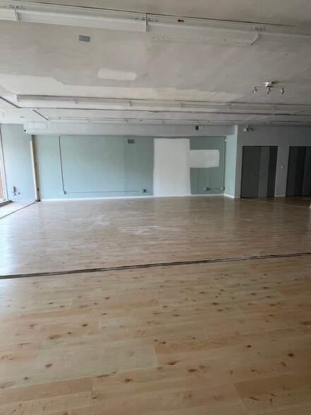 More Photos Of 3407-3421 Church St, Skokie Unknown For Lease