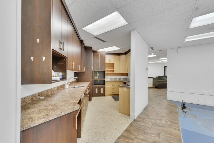 More Photos Of 5116 52 St, Red Deer Storefront Retail Office For Sale