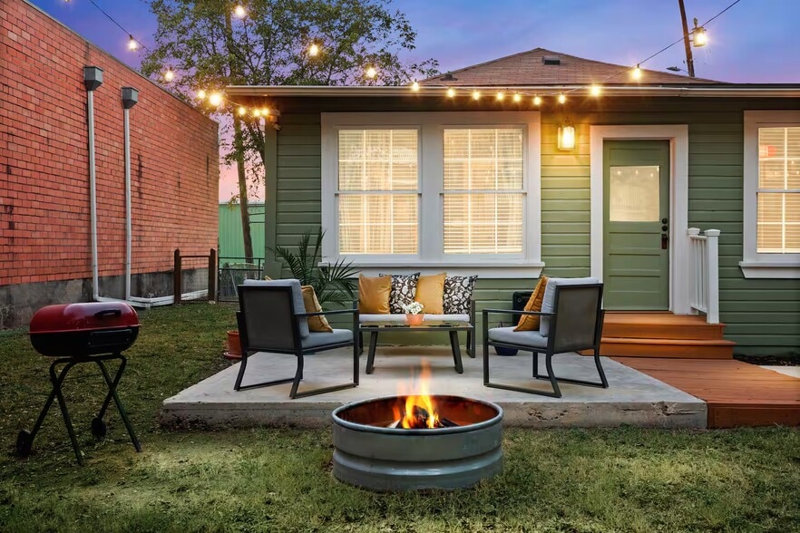 More Photos Of 724 N Cherry St, San Antonio Office For Sale