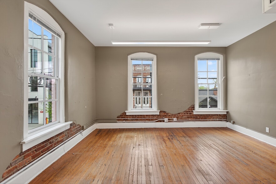 More Photos Of 2301 12th Ave, Nashville Storefront Retail Office For Lease