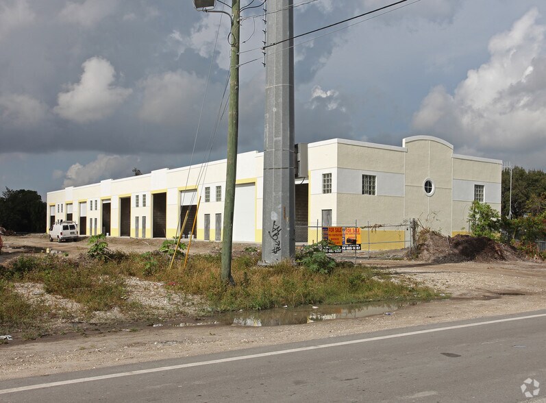 More Photos Of 2937 Ravenswood Rd, Fort Lauderdale Self Storage For Sale