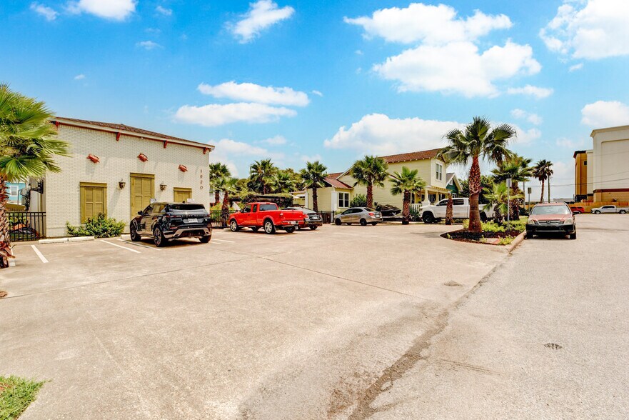 More Photos Of 1820 Avenue O 1/2, Galveston Multifamily For Sale