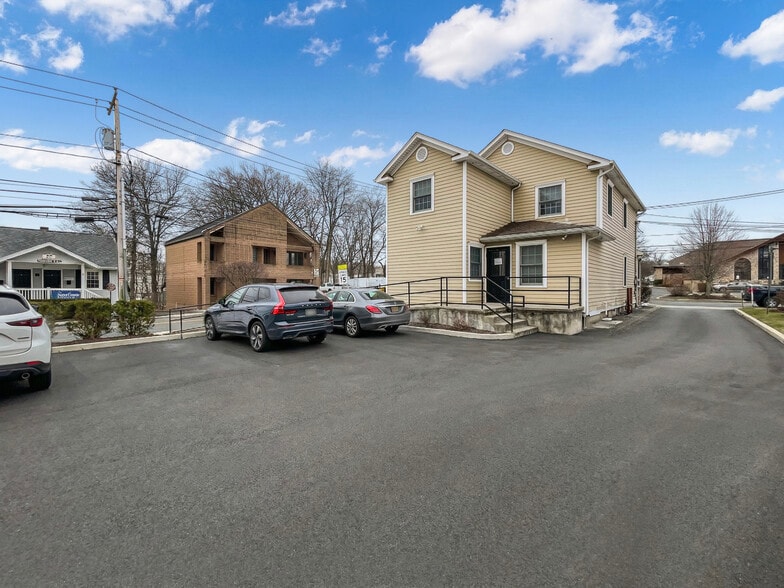 More Photos Of 146 Maple Ave, New City Office For Sale