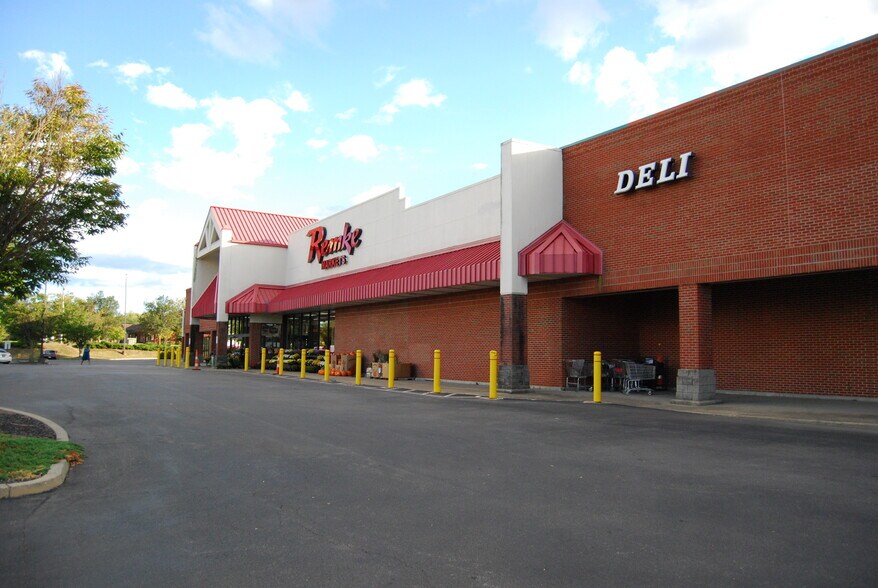 More Photos Of 6920 Burlington Pike, Florence Supermarket For Lease