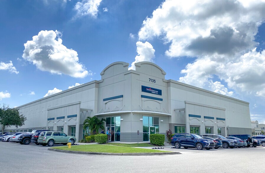 More Photos Of 7115 16th St E, Sarasota Unknown For Lease