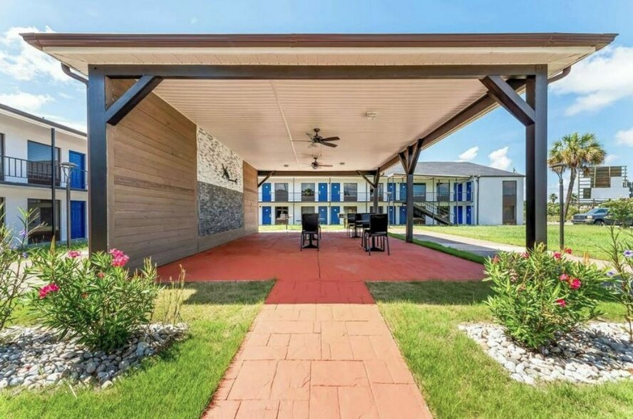 More Photos Of 2016 E 16th Ave, Cordele Apartments For Sale