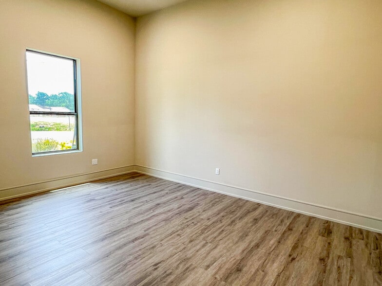 More Photos Of 13430 Leah St, Gonzales Self Storage For Lease