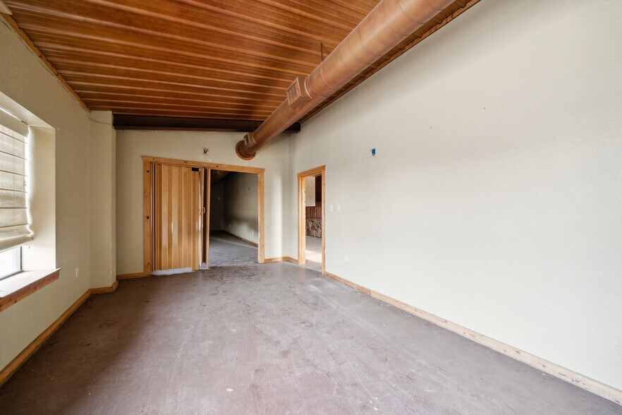 More Photos Of 410 S Interstate 35, Pearsall Storefront Retail Office For Lease