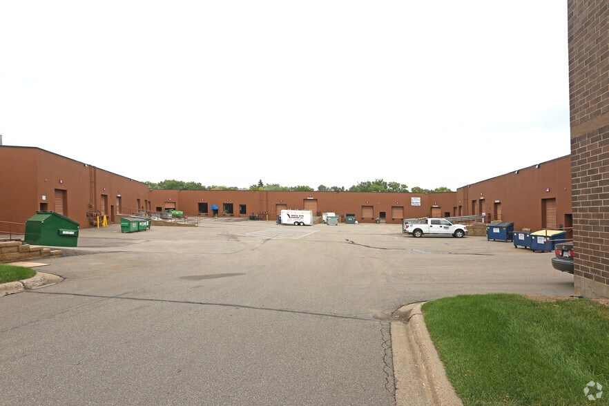 More Photos Of 9201 E Bloomington Fwy, Bloomington Distribution For Lease