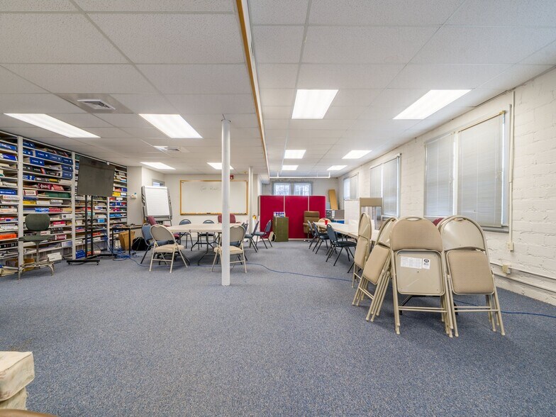 More Photos Of 50 Franklin St, Batavia Flex For Sale