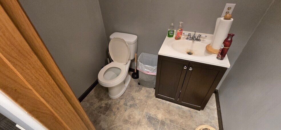 More Photos Of 207-209 S Main St, Bellefontaine Office For Sale