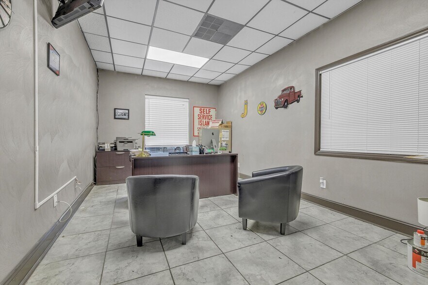 More Photos Of 1474 Peters Creek Rd NW, Roanoke Auto Repair For Sale