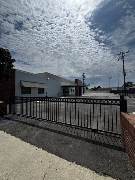 More Photos Of 12130 Paramount Blvd, Downey Medical For Lease