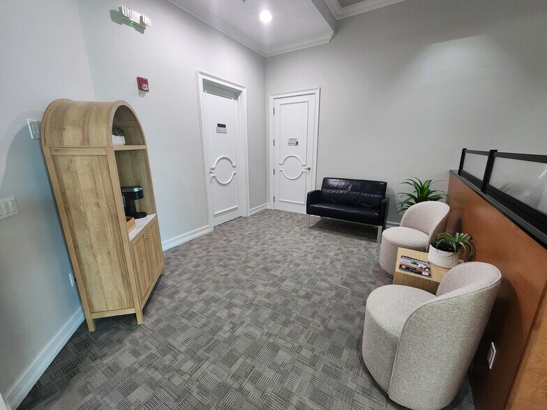 More Photos Of 8891 Brighton Ln, Bonita Springs Loft Creative Space For Sale