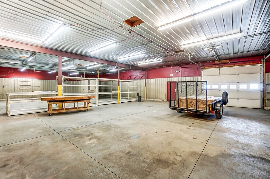 More Photos Of 20660 W Bowling Green Road, Weston Auto Repair For Lease