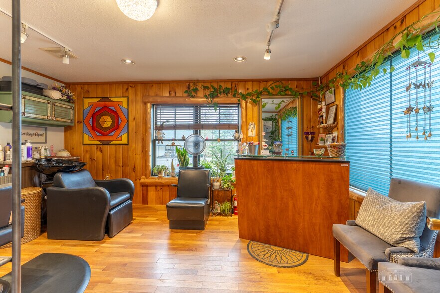 More Photos Of 1915 Saranac Ave, Lake Placid General Retail For Sale