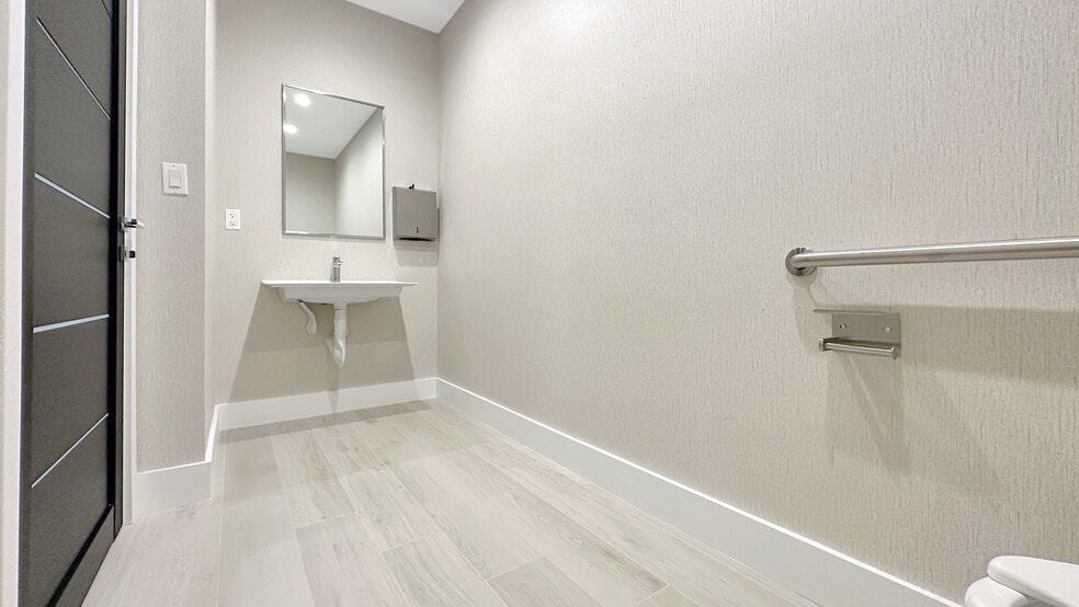 More Photos Of 6700 NE 2nd Ct, Miami Warehouse For Sale