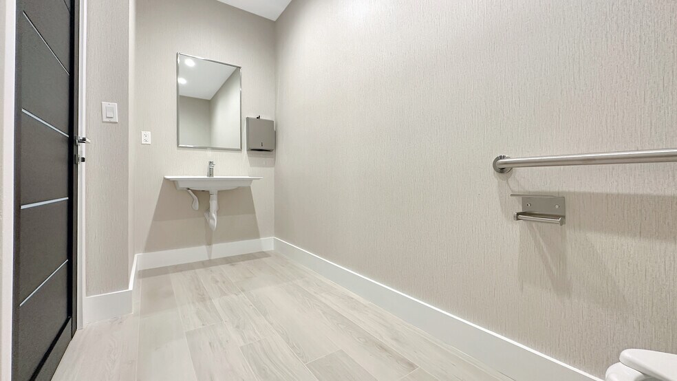 More Photos Of 6700 NE 2nd Ct, Miami Warehouse For Lease