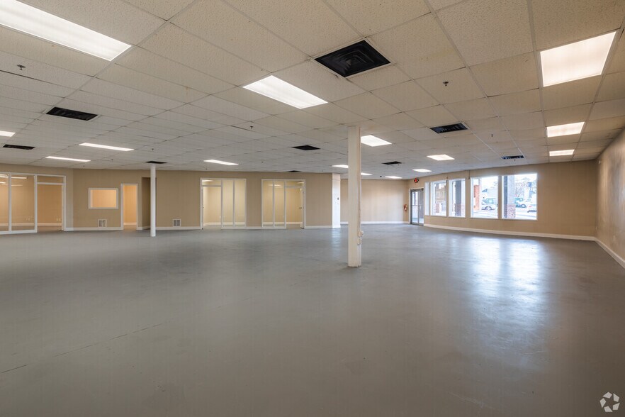 More Photos Of 6570 Tara Blvd, Jonesboro Storefront For Lease