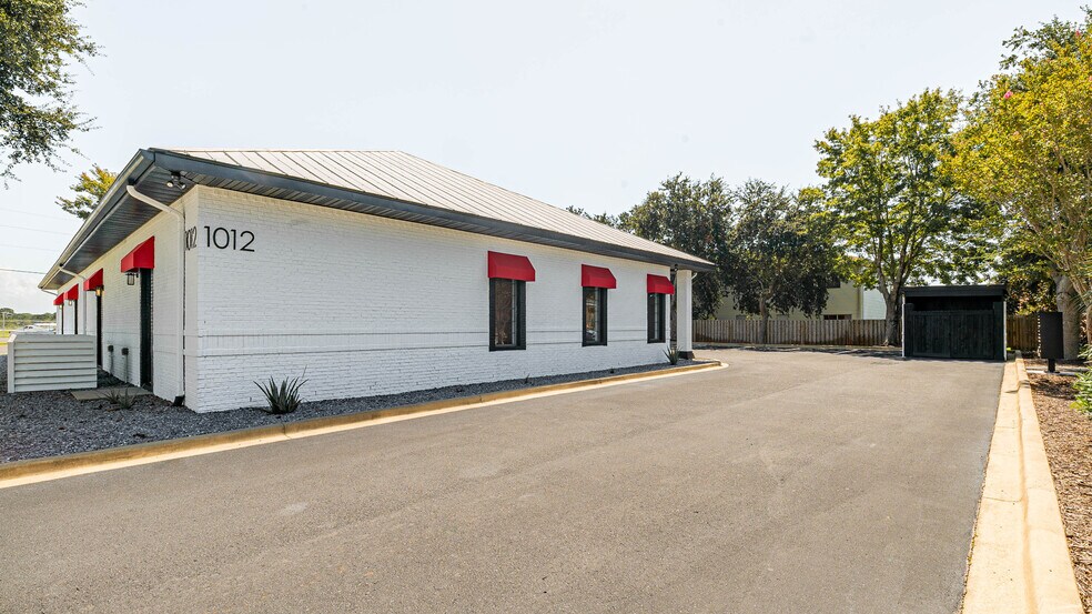 More Photos Of 1012 Airport Rd, Destin Office Residential For Sale
